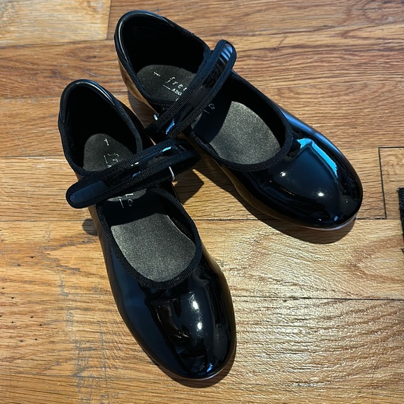 Danskin Freestyle Tap Shoes - Picture 1 of 5